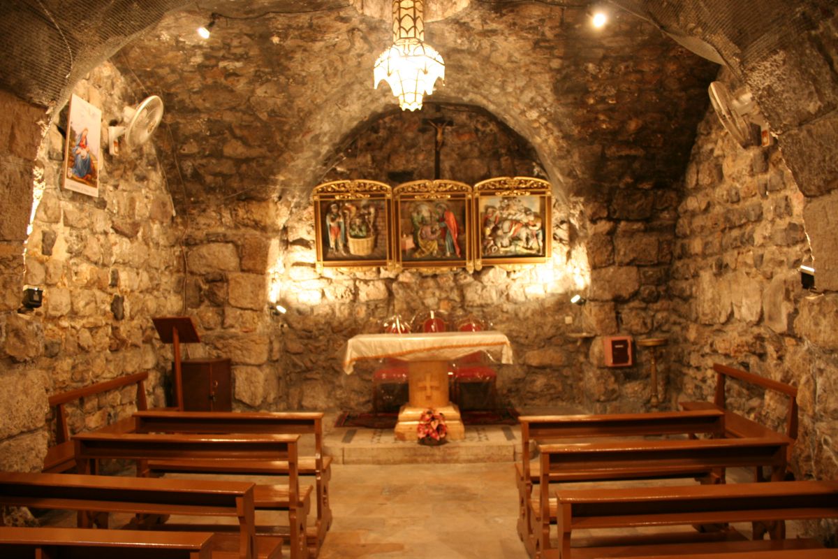 Inside of Saint Ananias Axilera at English Wikipedia (cc Wikimedia)