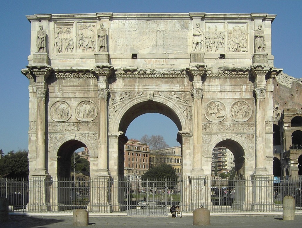 De triomfboog van Constantijn in Rome, opgericht na zijn overwinning op Maxentius