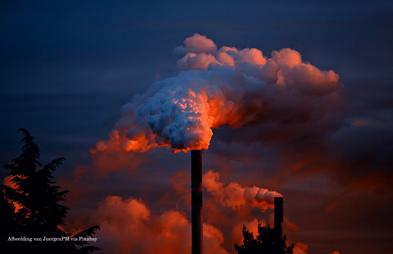 afb Rook uit schoorstenen vervuiling door industrie